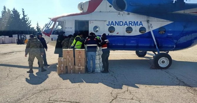 Mehmetçik 532 köye helikopter ile yardım malzemesi ulaştırıldı