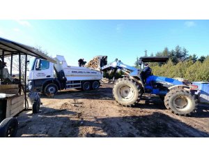 Köylülerden deprem bölgesine odun desteği