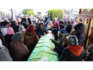 Depremde hayatını kaybeden anne ve 10 aylık bebeği son yolculuğuna uğurlandı