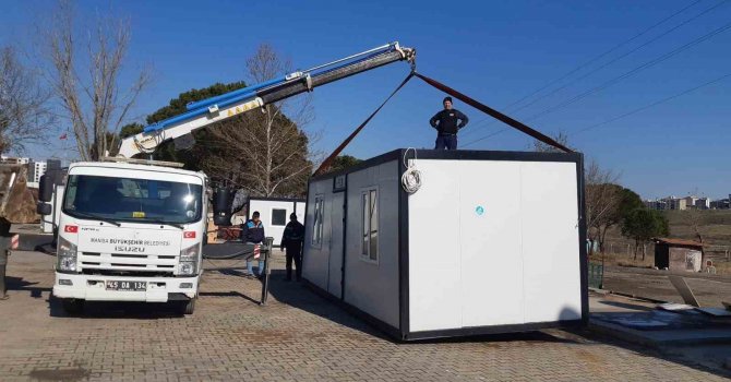 Manisa Büyükşehir Belediyesi ekipleri deprem bölgesi çalışmaları sürüyor