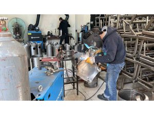 Nazilli’de meslek lisesiler depremzedeler için ünlü Bozdoğan sobası üretiyor