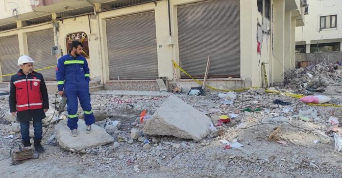 Cumhuriyet savcıları binalardan delil topluyor