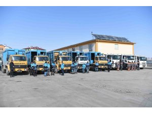 Büyükkılıç, Deprem Bölgesine 20 Temizlik Aracı ve Personel Gönderdi