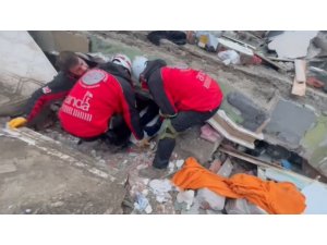 Evli çift depremin 6’ıncı gününde sağ olarak kurtarıldı