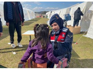 Depremzede çadırında doğan bebeğe ’Umut’ adı verildi
