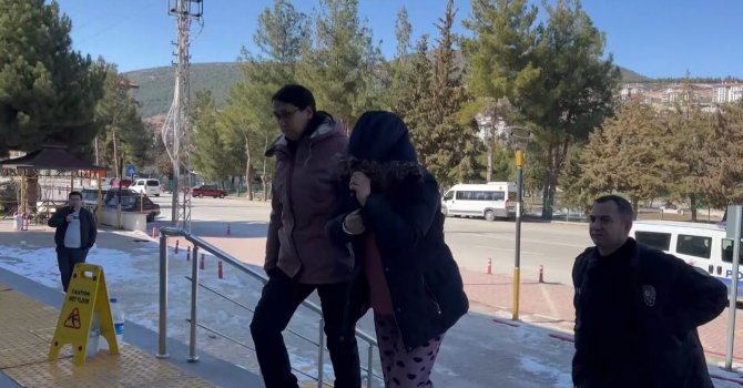 Burdur’da depremzedeler için toplanan malzemeleri çalarken yakalanan kadın tutuklandı
