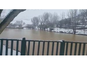 Dünyanın en berrak göllerinden biriydi, deprem sonrası çamura bulandı