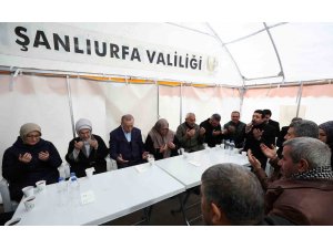 Cumhurbaşkanı Erdoğan, çadır kentte depremzedeleri ziyaret etti