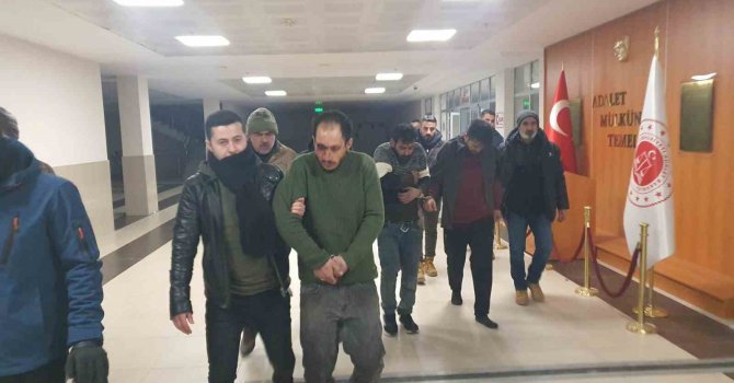 Depremin merkez üssü Elbistan’da hırsızlık yapan 3 kişi tutuklandı