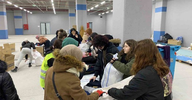 Ümraniye Belediyesi’nden afet bölgesine yoğun destek