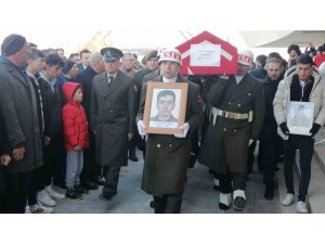 Depremde şehit olan sözleşmeli er son yolculuğuna uğurlandı