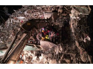 140 saat sonra inanılmaz kurtuluş: 27 yaşındaki Muhammed tekbirlerle çıkarıldı