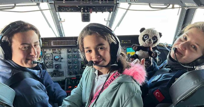 Hava Kuvvetlerine ait uçaklar depremzede tahliyesini sürdürüyor