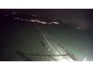 Depremde dağın sarsıldığı anlar kamerada