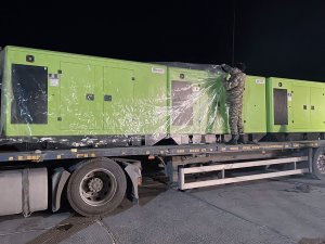 Azerbaycan Savunma Bakanlığı Türkiye’ye jeneratör gönderdi