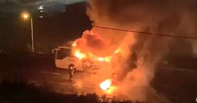 Kocaeli’de yolcu otobüsü alev alev yandı