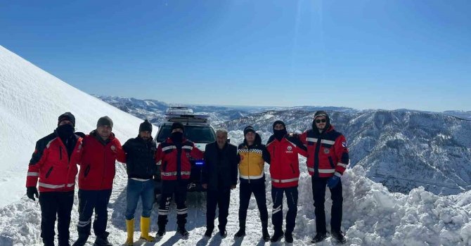 Karın geçit vermediği mezrada mahsur kalan depremzedeler