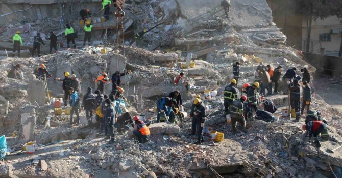 Diyarbakır’da enkaz çalışmaları 7’inci gününde devam ediyor