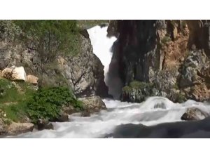 Deprem sonrasında şelalenin suyu kesildi