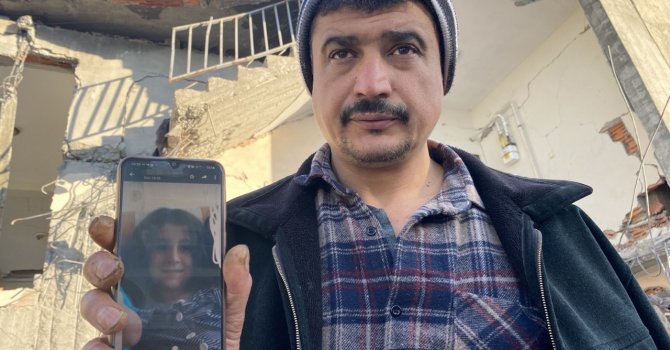 Depremde kaybolan kızını arıyor