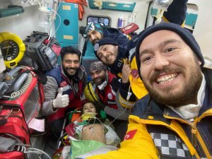 Göçük altındaki küçük çocuk 136. saatte Aydınlı sağlık ekipleri tarafından kurtarıldı