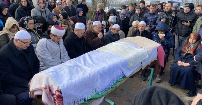 Depremde hayatını kaybeden Cansu öğretmen toprağa verildi