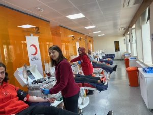 Kızılay’da depremzedeler için kan bağışı seferberliği devam ediyor