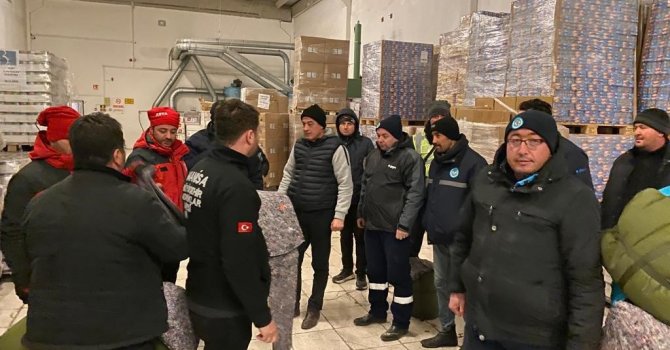 Manisa Büyükşehir Belediyesi tüm imkanlarıyla depremzedelerin yanında