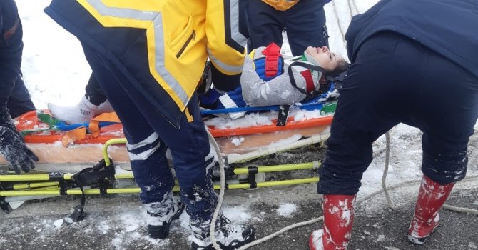 Deprem bölgesinden dönen gönüllüler kaza yaptı: 4 yaralı