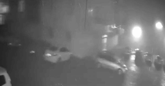 Şanlıurfa’da depremin şiddeti güvenlik kamerasına yansıdı