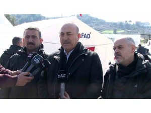 Bakan Çavuşoğlu, mevkidaşı Dendias ile birlikte Hatay’da incelemelerde bulundu