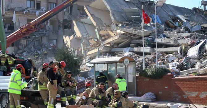 Kocaeli’den gelen ekip acı gerçeği ortaya çıkardı: Binalarda deniz kumu kullanılmış