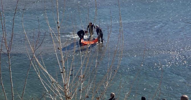 Munzur Çayı’nda bir erkek cesedi bulundu