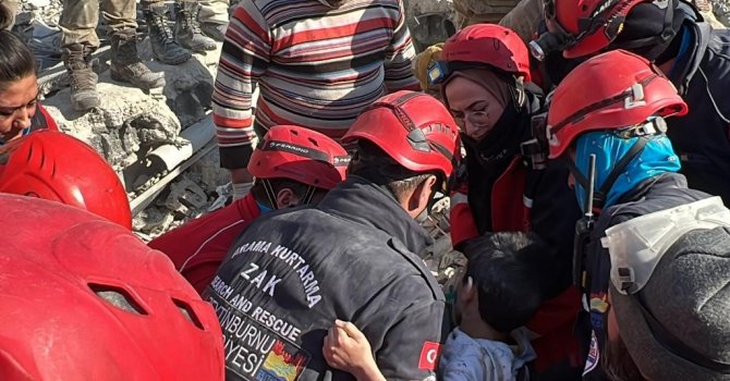 Gaziantep’te 9 yaşındaki Semih depremin 156. saatinde sağ olarak kurtarıldı