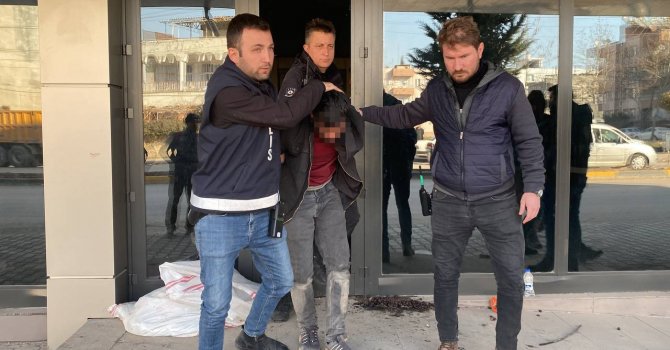 Deprem bölgesinde hırsızlık yapan 2 şahıs yakalandı