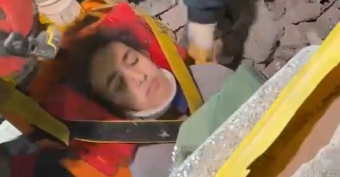 Somalı madencilerin enkazdan kurtardığı İkranur hayata el salladı