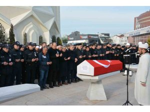 Depremde hayatını kaybeden polis memuru Sultanbeyli’de toprağa verildi