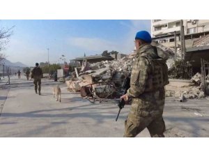 Komandolar deprem bölgesinde