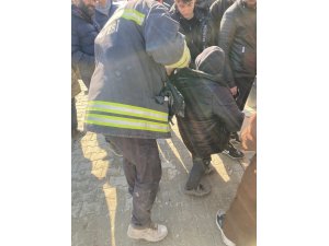 Deprem bölgesinde yürek ısıtan görüntü