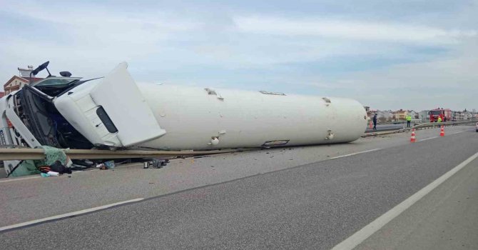 Tekirdağ’da doğalgaz yüklü tanker devrildi: 1 yaralı