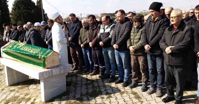 Depremde vefat eden Öğretmen Burcu Gümüş köyünde toprağa verildi