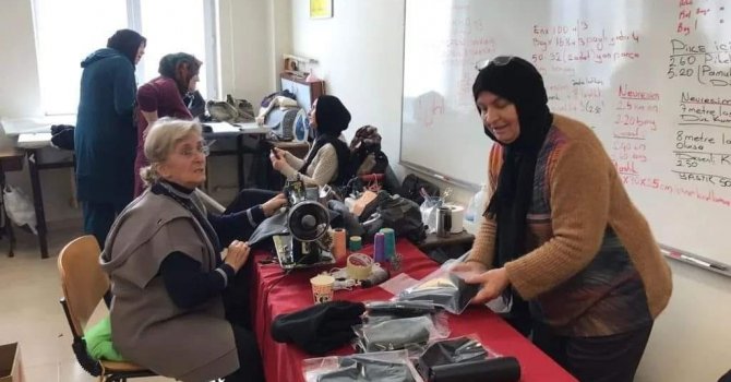 Kütahya HEM, deprem bölgesindeki vatandaşların ihtiyaçlarına yönelik üretimler yapıyor