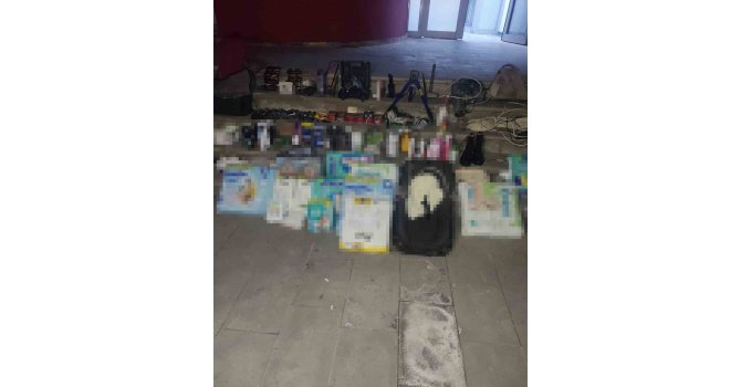 Depremzedelerin malzemesini çalan 10 hırsız tutuklandı