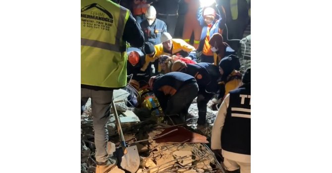 Sibel Kaya’nın 170 saat sonra kurtarıldığı anların görüntüleri ortaya çıktı