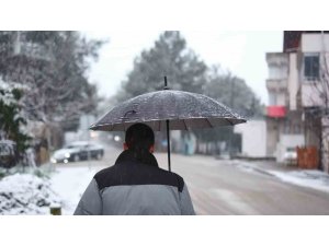 Samsun güne kar yağışıyla başladı