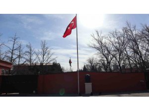 Pekin’de yaşayan vatandaşlar büyükelçilikte taziye defterini imzaladı