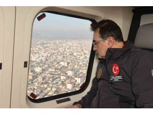 Bakan Dönmez, depremden etkilenen Osmaniye’yi havadan inceledi