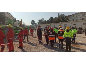 Ümraniye Belediyesi afetin yaralarını sarmak için deprem bölgesinde canla başla çalışıyor