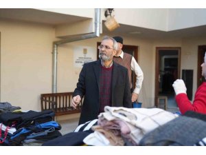 Tarsus Belediyesi depremzedelerin yaralarını sarıyor