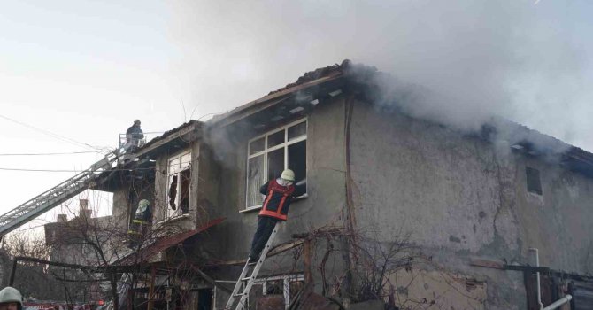 Yangında evden kaçamayan 90 yaşındaki kadın hayatını kaybetti